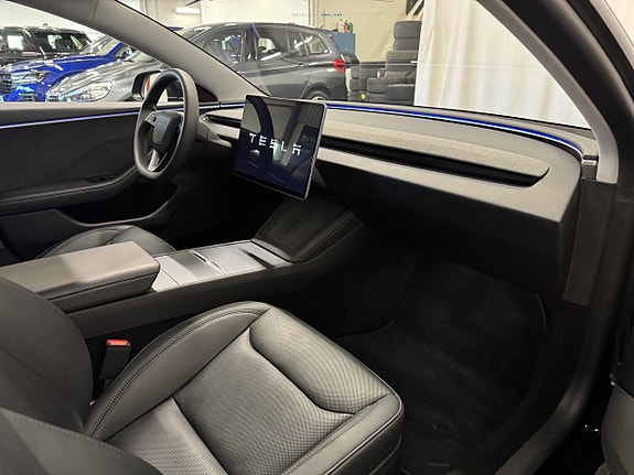Tesla Model 3 19 of 24