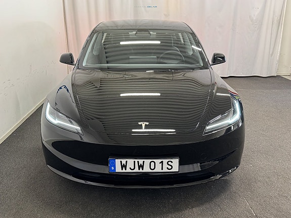Tesla Model 3 20 of 24