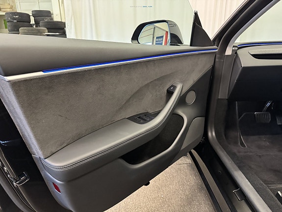 Tesla Model 3 5 of 24