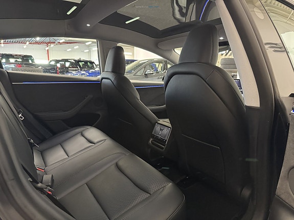 Tesla Model 3 16 of 24