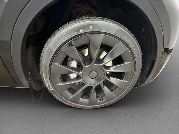 Tesla Model Y 30 of 30