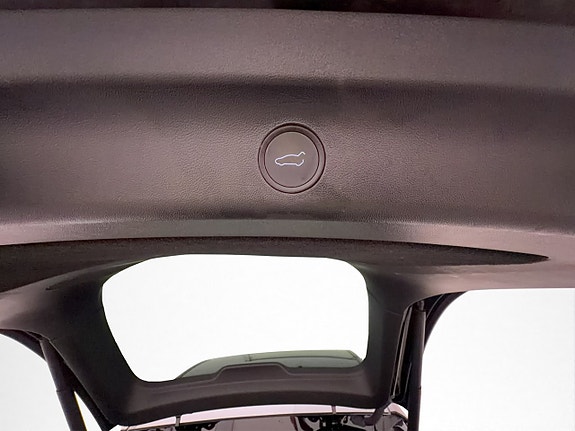Tesla Model Y 28 of 30