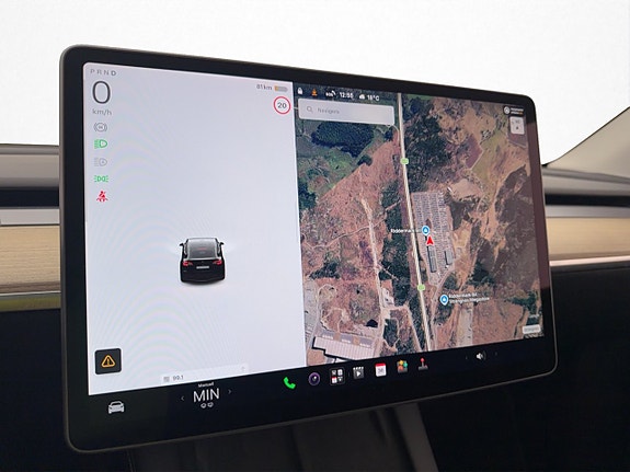 Tesla Model Y 16 of 30