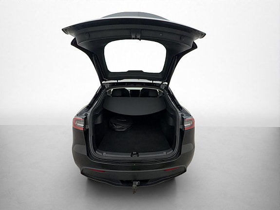 Tesla Model Y 11 of 30