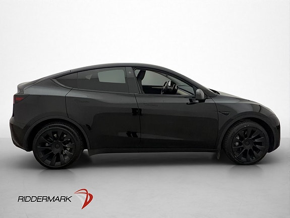 Tesla Model Y 8 of 30