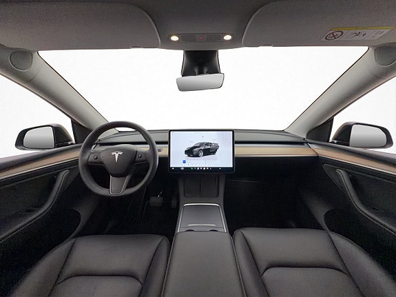 Tesla Model Y 24 of 30