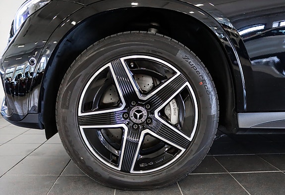 Mercedes-Benz GLC300 e 21 of 23