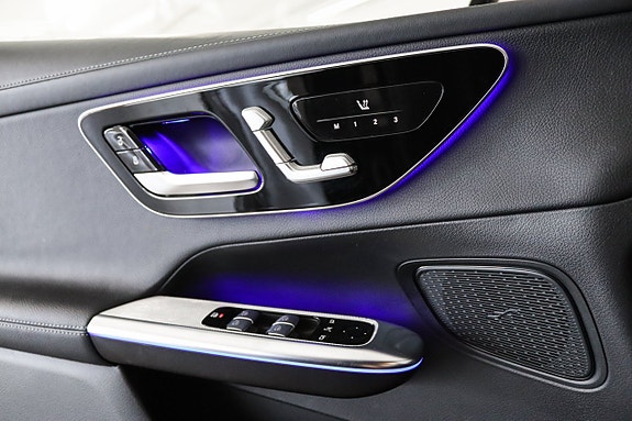 Mercedes-Benz GLC300 e 17 of 23