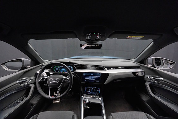 Audi Q8 e-tron 12 of 23