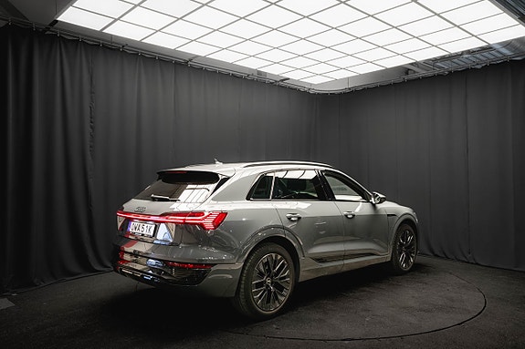Audi Q8 e-tron 7 of 23