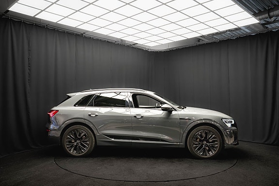 Audi Q8 e-tron 6 of 23