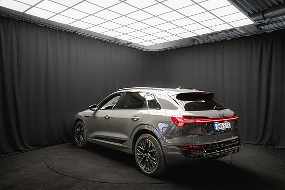Audi Q8 e-tron 9 of 23