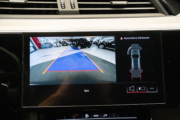 Audi Q8 e-tron 13 of 23