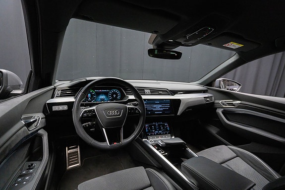 Audi Q8 e-tron 11 of 23