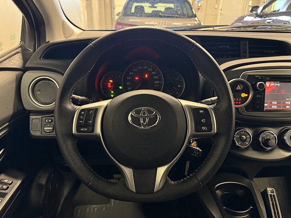 Toyota Yaris 9 of 16