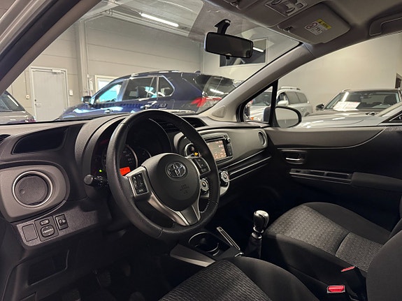 Toyota Yaris 6 of 16