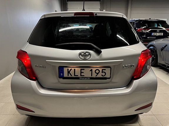 Toyota Yaris 3 of 16