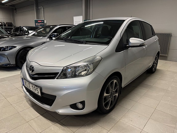 Toyota Yaris 5 of 16