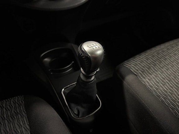 Toyota Yaris 10 of 16
