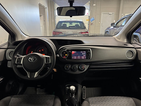 Toyota Yaris 7 of 16