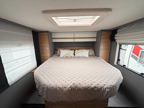 Dethleffs Just 90 T7052 DBM - Queenbed - Nyservad - Taksäng - B-kort 14 of 21