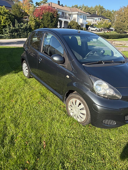 Toyota Aygo 2 of 6