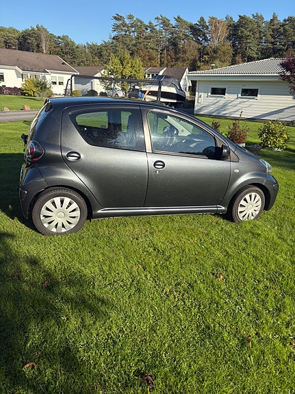 Toyota Aygo 3 of 6