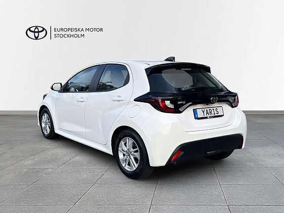 Toyota Yaris 2 of 13