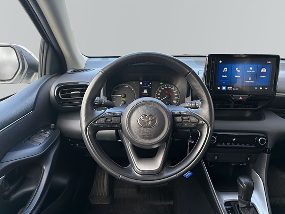 Toyota Yaris 8 of 13