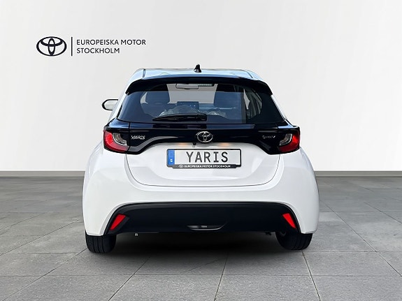 Toyota Yaris 4 of 13