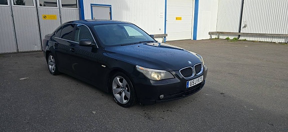 BMW 520i 2 of 8