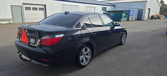 BMW 520i 3 of 8