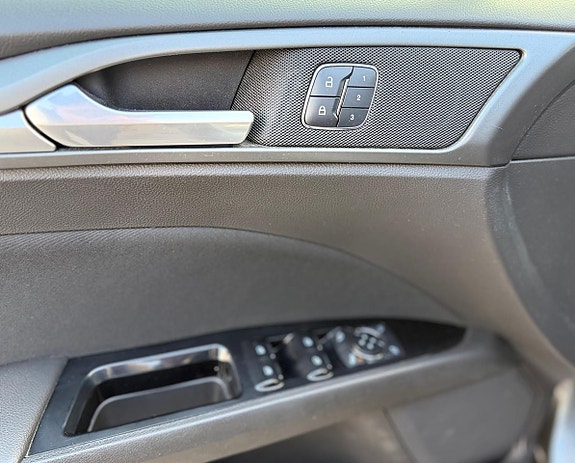 Ford Mondeo 17 of 19