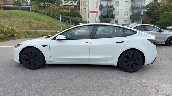 Tesla Model 3 4 of 6