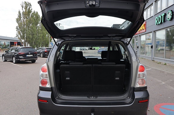 Toyota Corolla Verso 19 of 19