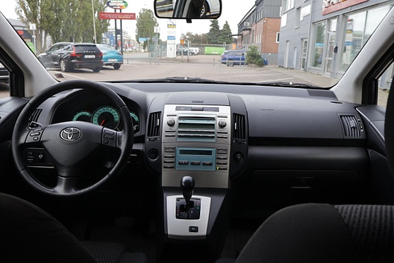 Toyota Corolla Verso 9 of 19