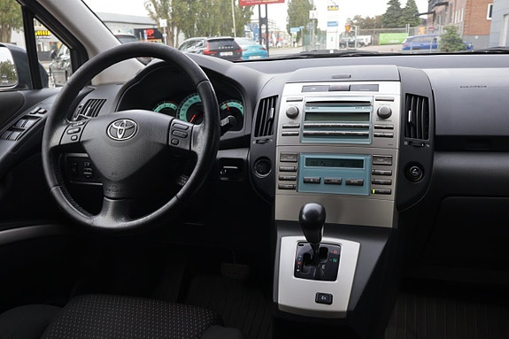 Toyota Corolla Verso 13 of 19
