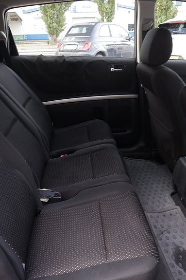 Toyota Corolla Verso 17 of 19