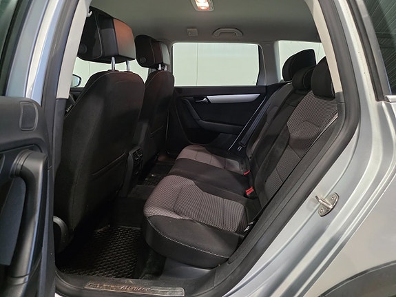 Volkswagen Passat Alltrack 15 of 18