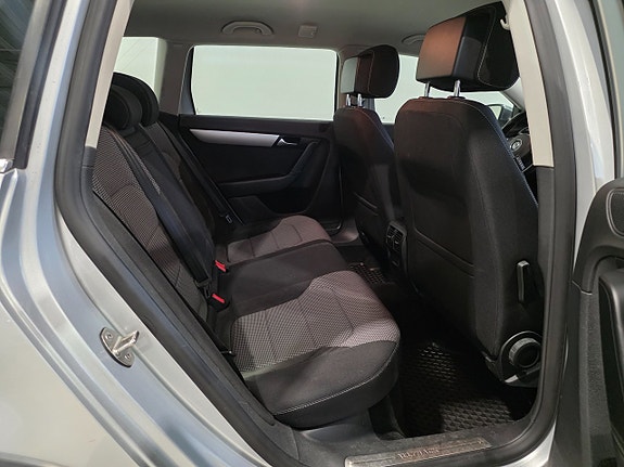 Volkswagen Passat Alltrack 16 of 18