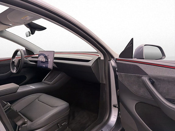 Tesla Model Y 29 of 30