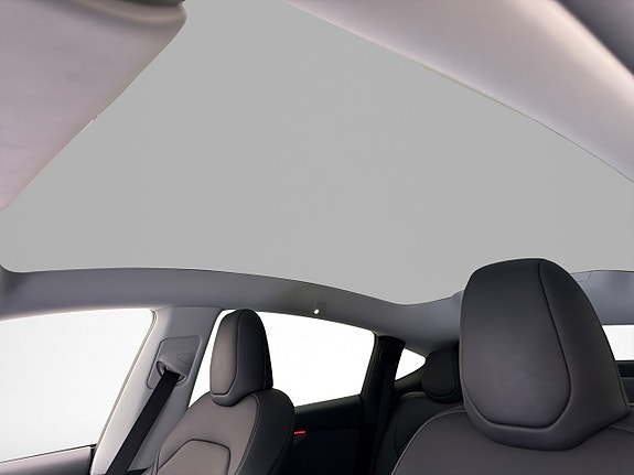 Tesla Model Y 15 of 30