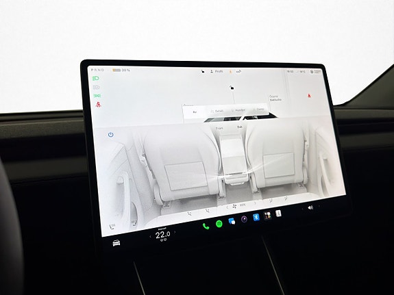 Tesla Model Y 23 of 30
