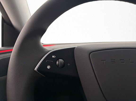 Tesla Model Y 17 of 30