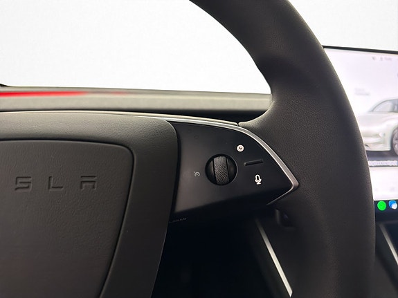 Tesla Model Y 18 of 30