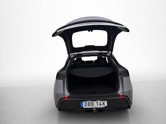 Tesla Model Y 10 of 30