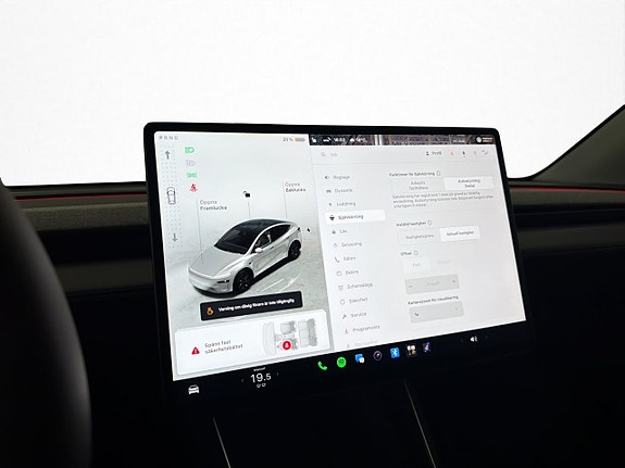 Tesla Model Y 26 of 30