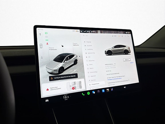 Tesla Model Y 25 of 30