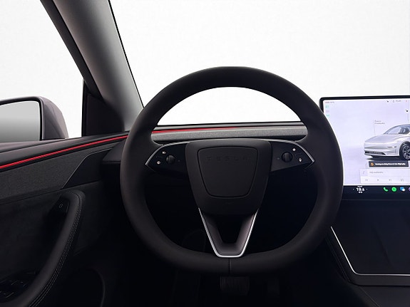 Tesla Model Y 16 of 30