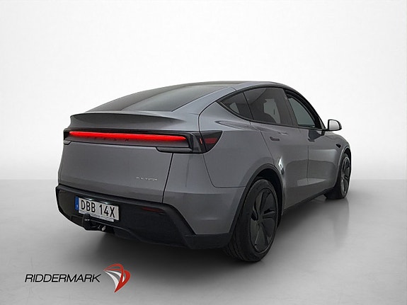 Tesla Model Y 8 of 30